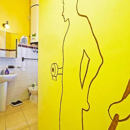 People Bed & Breakfast 2*