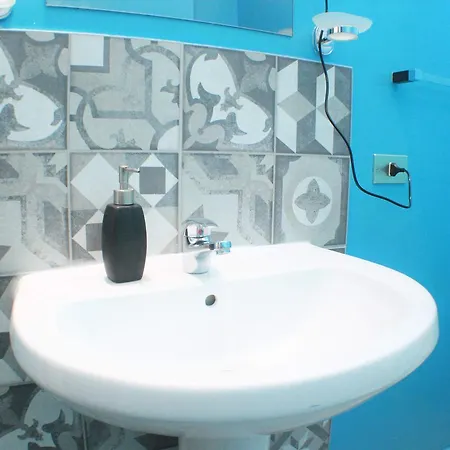 People Bed & Breakfast 2*