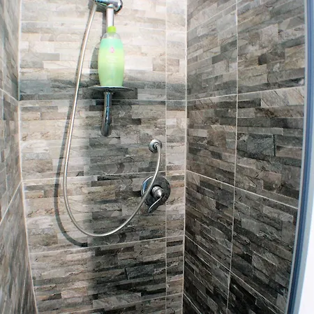 People Bed & Breakfast 2*