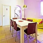 Bed & Breakfast People 2*